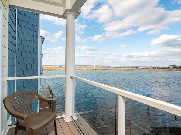 6321 Captains Ln, Chincoteague Island, VA 23336