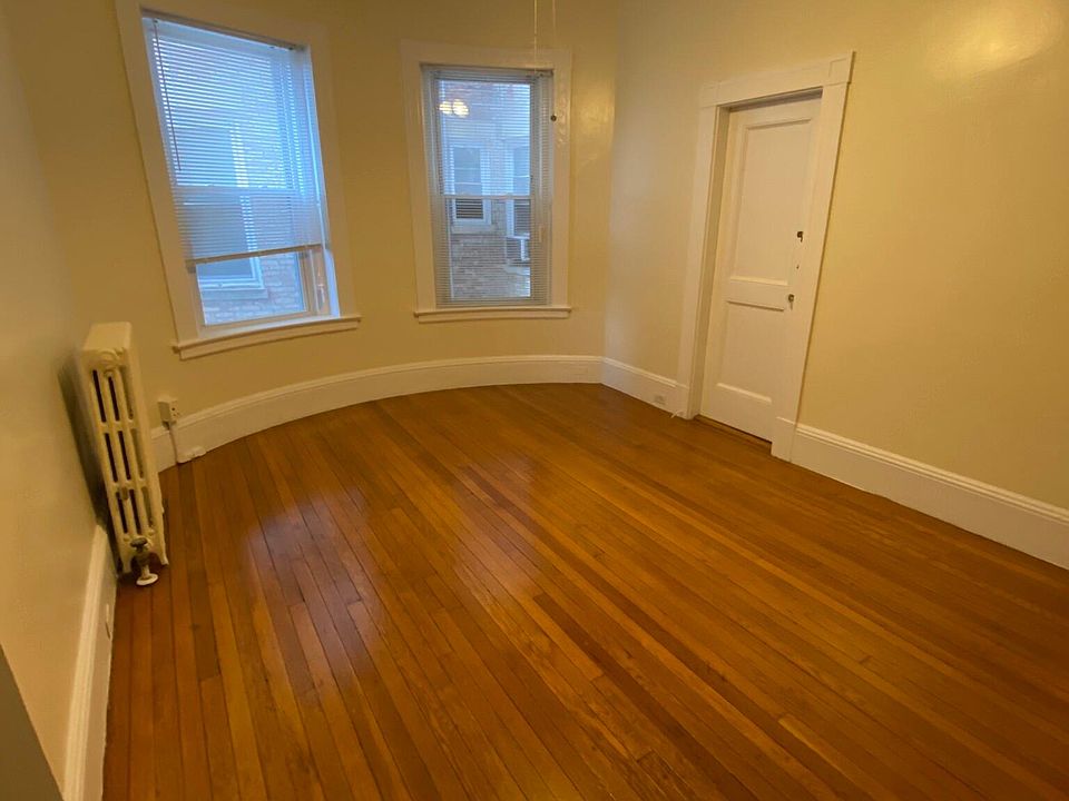 2nd image of 1476 Beacon St #32