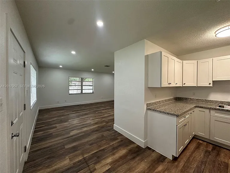 3315 SW 15th Ave #1 — Photo 7