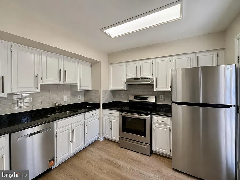 1200 Bond St — Photo 7