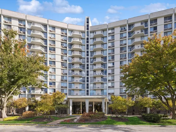 20 N Tower Rd APT 12L, Oak Brook, IL 60523
