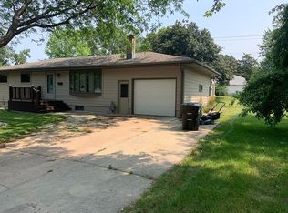 418 S Iowa St, Mitchell, SD 57301