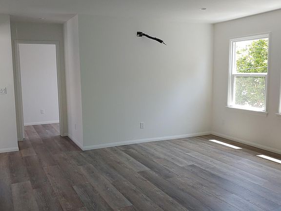 4th image of 2615 Buena Vista Ave #2615