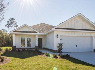 35 Hemingway Ln, Freeport, FL 32439