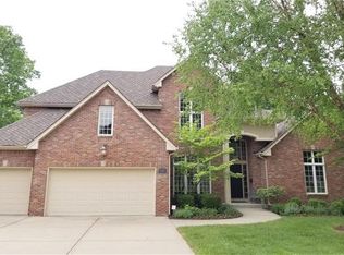 8102 Forest Dr, Kansas City, MO 64152