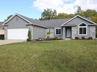 8826 Hunters Knoll Run, Fort Wayne, IN 46825