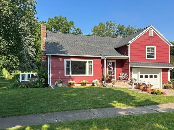 864 Redwood Dr, Fairmont, MN 56031