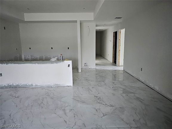 3rd image of 4826/4828 Golfview Blvd