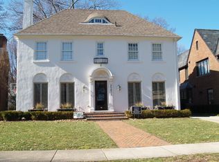 25871 Pembroke Rd, Huntington Woods, MI 48070