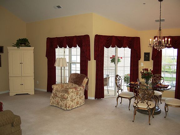 Living Rm / Dining Rm