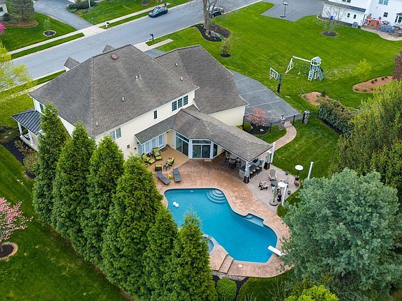 3rd image of 517 Wheatfield Dr