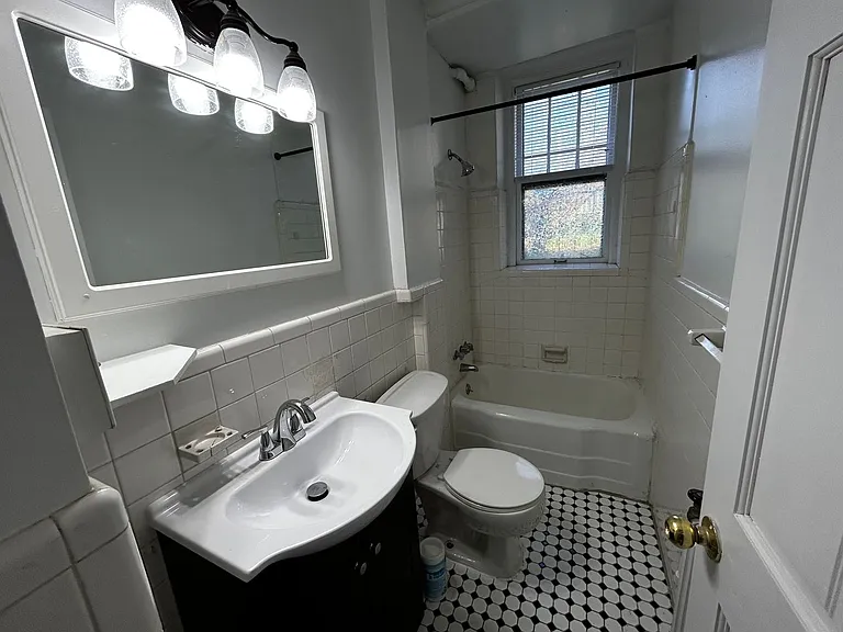Varsity Management - 809 E. Kingsley — Photo 17