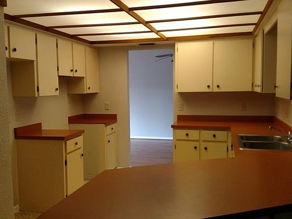 5th image of 1382 Bailey Ave