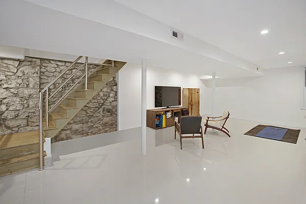 Sold by Compass | media 31