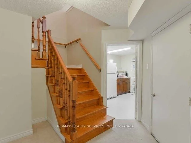 106 Pennyroyal Cres — Photo 13