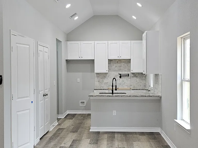 752 Juneau Ct — Photo 2