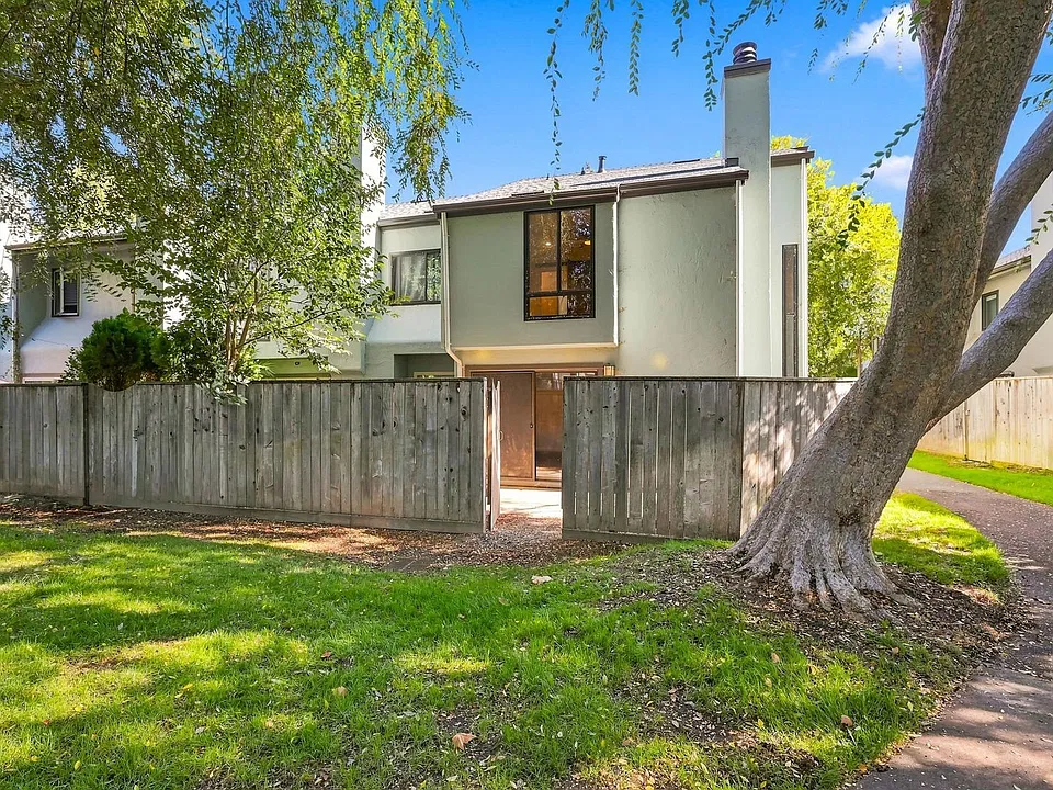 3552 Shelter Creek Dr