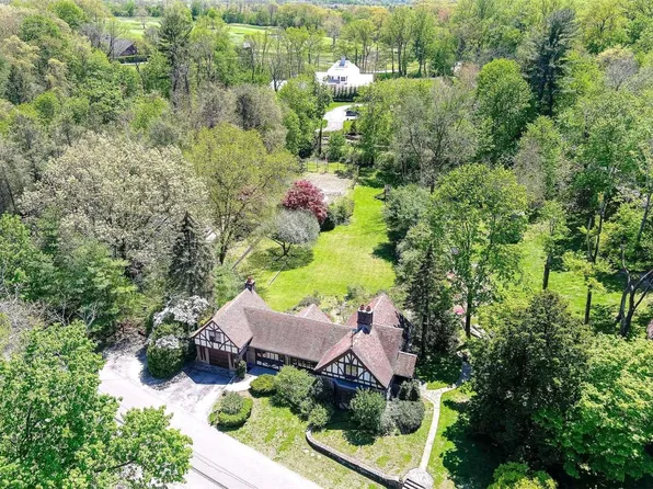 3 Tudor Lane, Sands Point, NY 11050