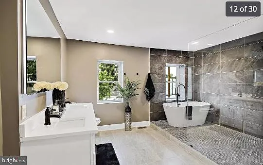 4 bed, 4.0 bath, 3599 sqft, $2,800 — Photo 4