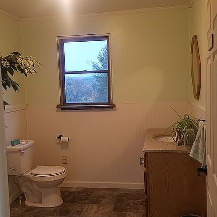 Upper level bathroom 