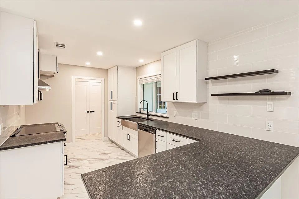 1st image of 4112 Barnsley Ct