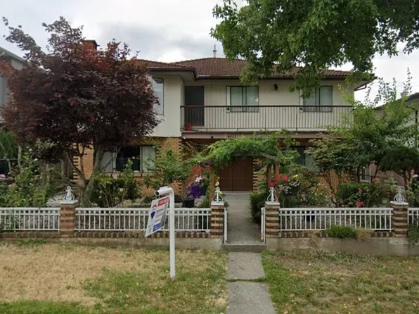 4421 Parker St, Burnaby, BC V5C 3C7