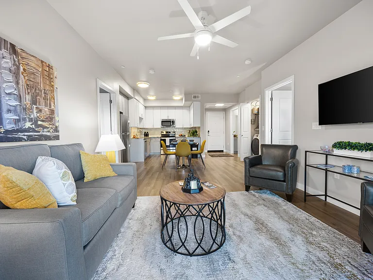 Granite Mountain Apartments — Photo 17