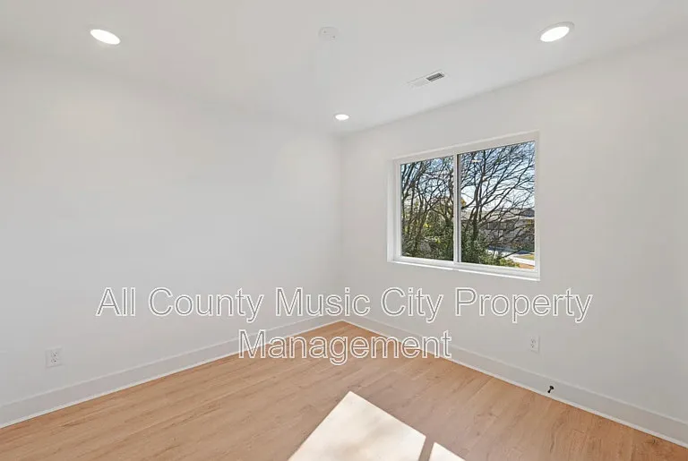 204B Alta Loma Rd — Photo 10