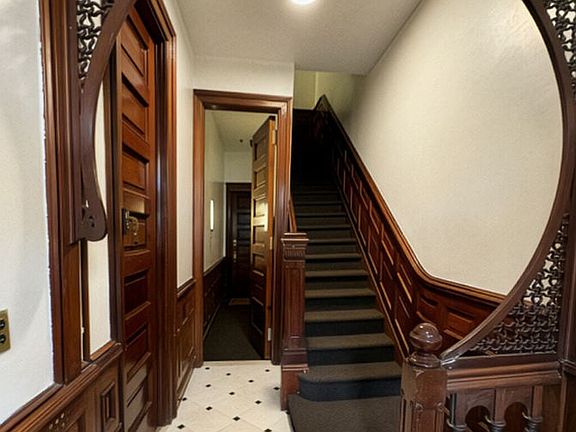 4th image of 112 W 76th St