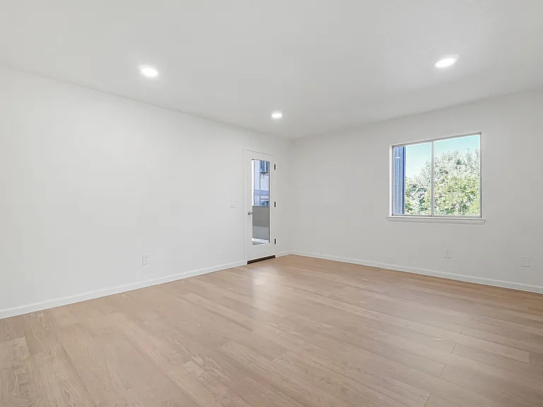 2085 Highview Ct — Photo 3