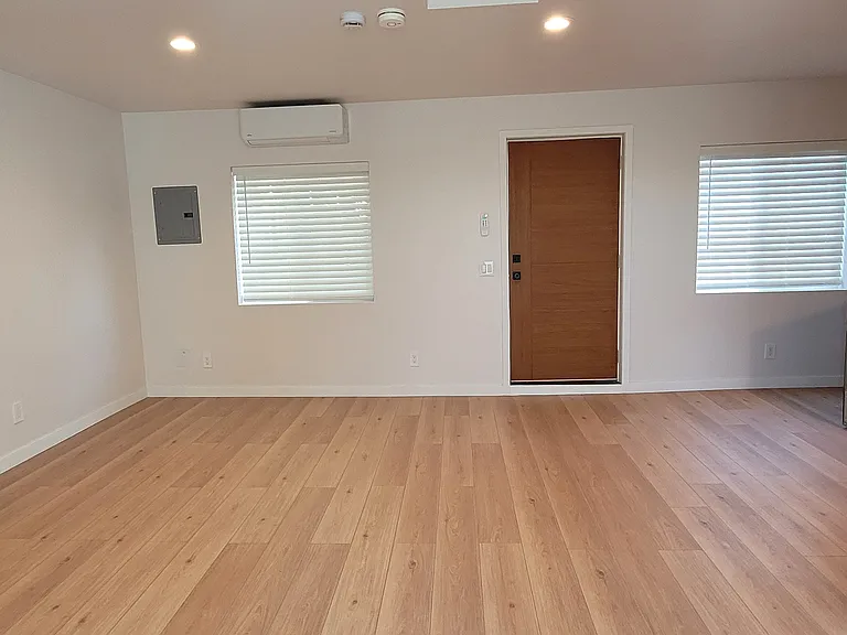 344 E Hillcrest Blvd #1 — Photo 7