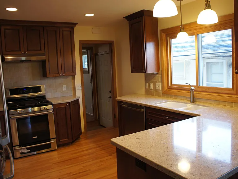 3307 Johnson St NE — Photo 3