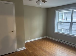 321 1st St APT B, Batavia, IL 60510