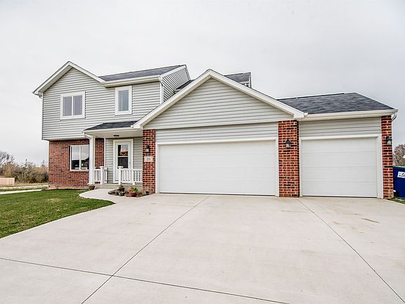 2nd image of 211 W Cambridge Dr
