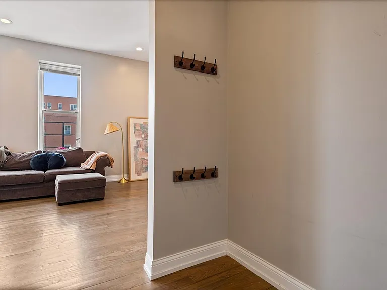 1946 S Racine Ave #3R — Photo 16