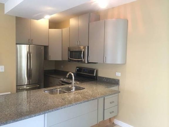 3rd image of 2728 W Lunt Ave APT 2S