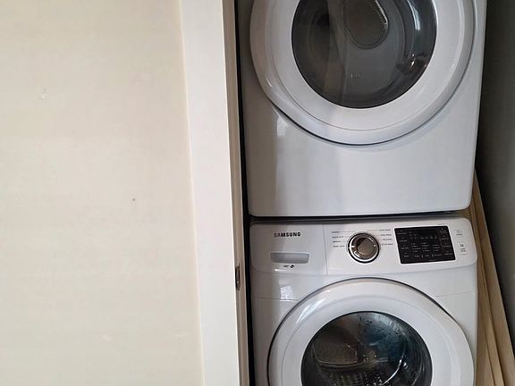 4th image of 818C Manci St