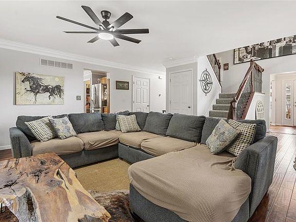4th image of 125 Pine Needle Dr