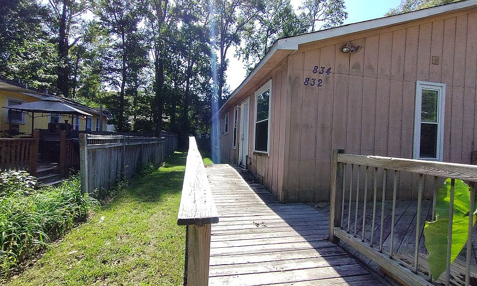 2nd image of 834 13th St