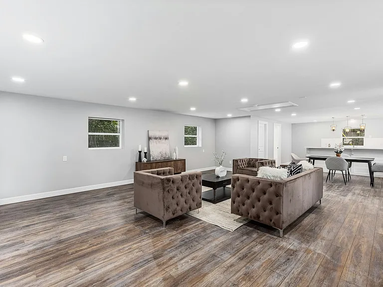 9313 Livernois Rd — Photo 34