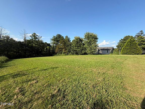 5th image of 18 Windswept Ln