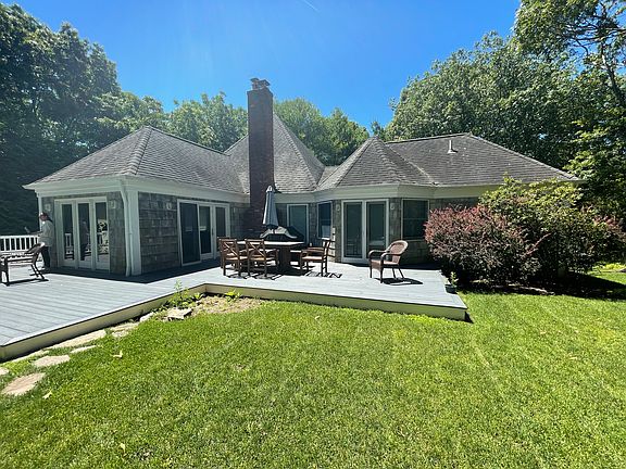 3rd image of 10 Kennedy Dr