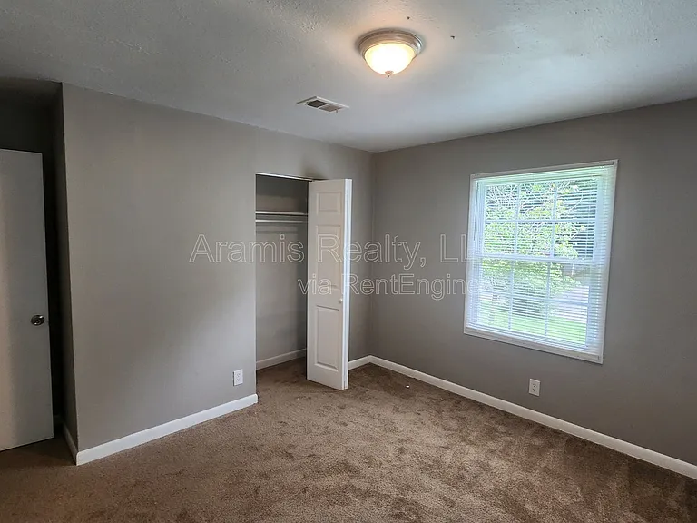 305 Banberry Dr SE — Photo 8