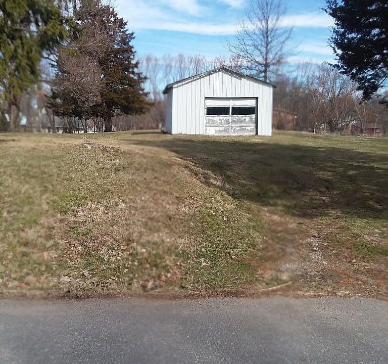 1st image of 303 E Grimes Ave