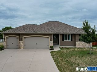901 NE Rosewood Ct, Grimes, IA 50111