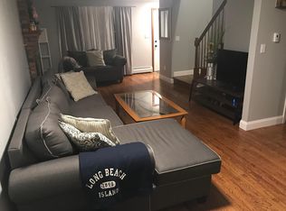 15 Spur Ln, Newington, CT 06111