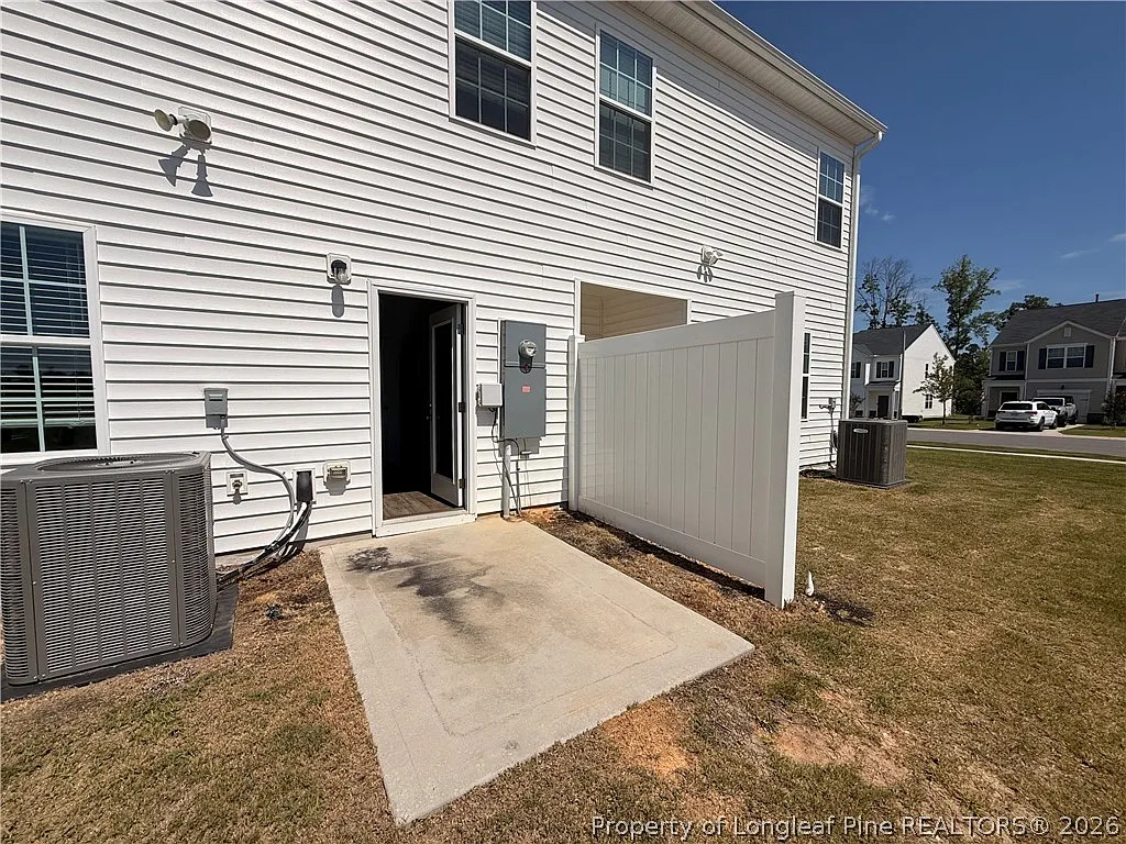3 bed, 2.5 bath, 1416 sqft, $1,650 — Photo 3