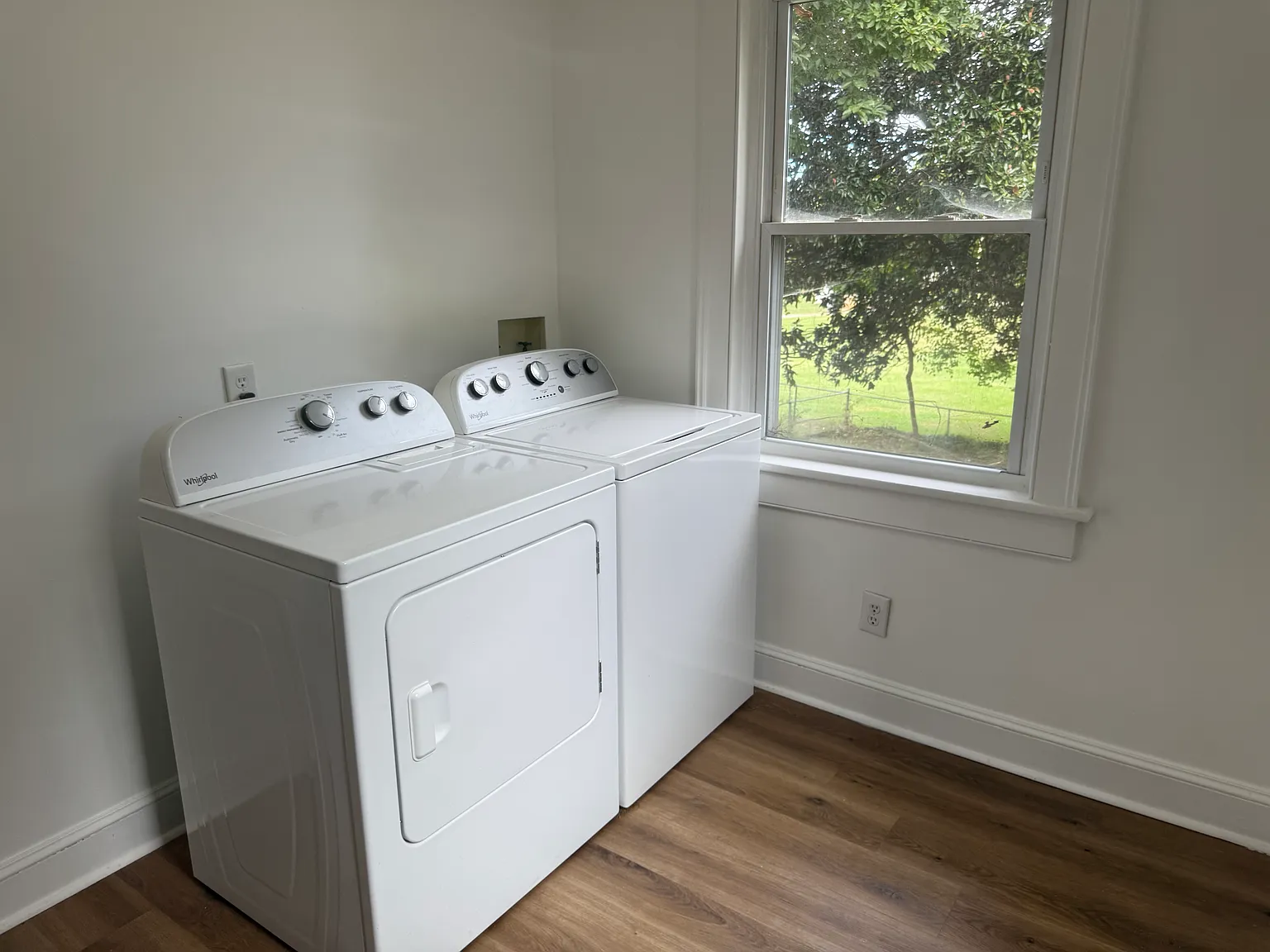 214 Langhorne Ln — Photo 2