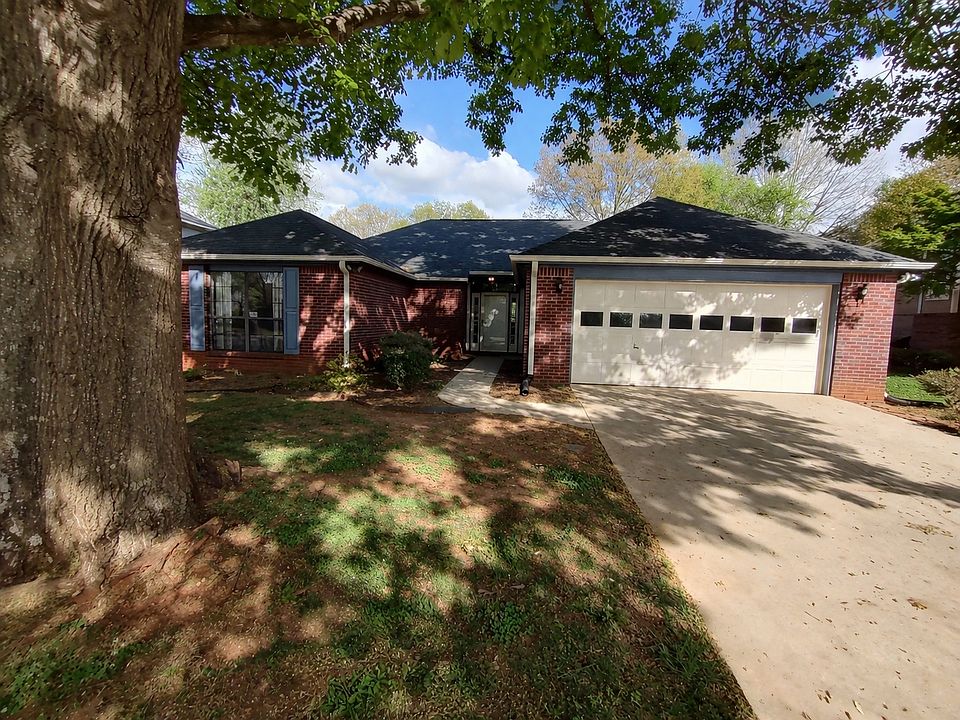 The perfect modern, sunny ranch with isolated primary ensuite.