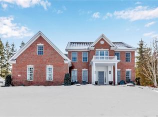 21 Westgate Dr, East Aurora, NY 14052